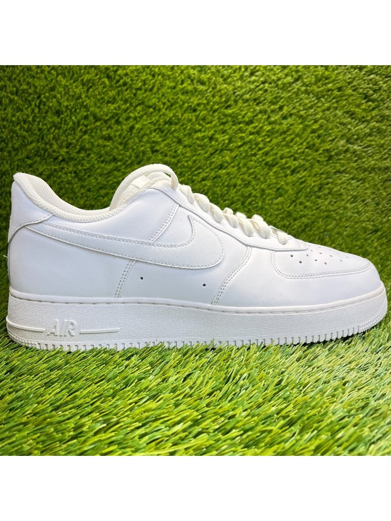 Nike Air Force 1 '07 Low Mens Size 12 White Athletic Lifestyle Shoes Sneakers